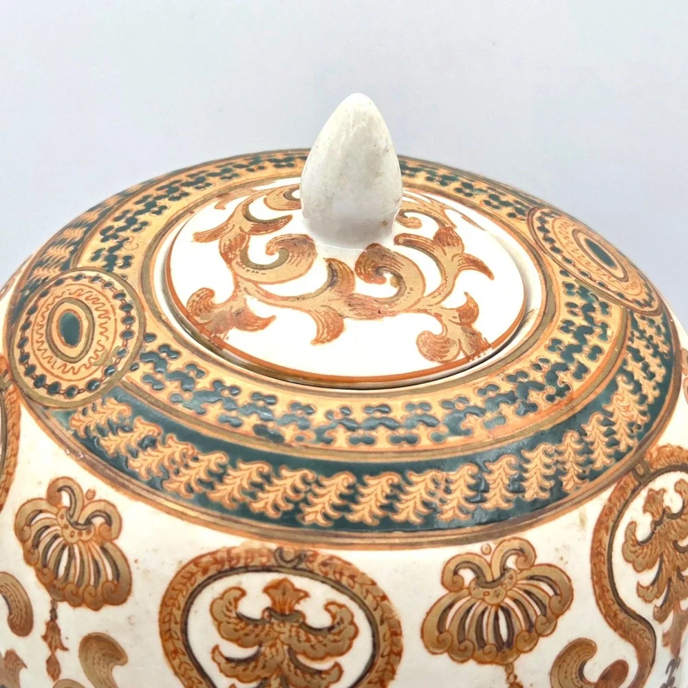 Arabesque Urn with Stand Gold Chinoiserie‎ & White Oriental Jar  10.5